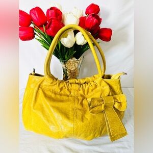 Innue’ EUC Italian leather large shoulder bag